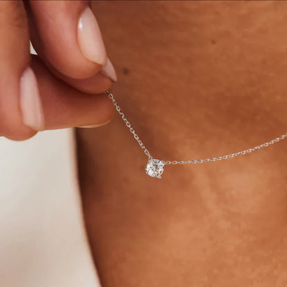 Iris | Necklace | White Gold